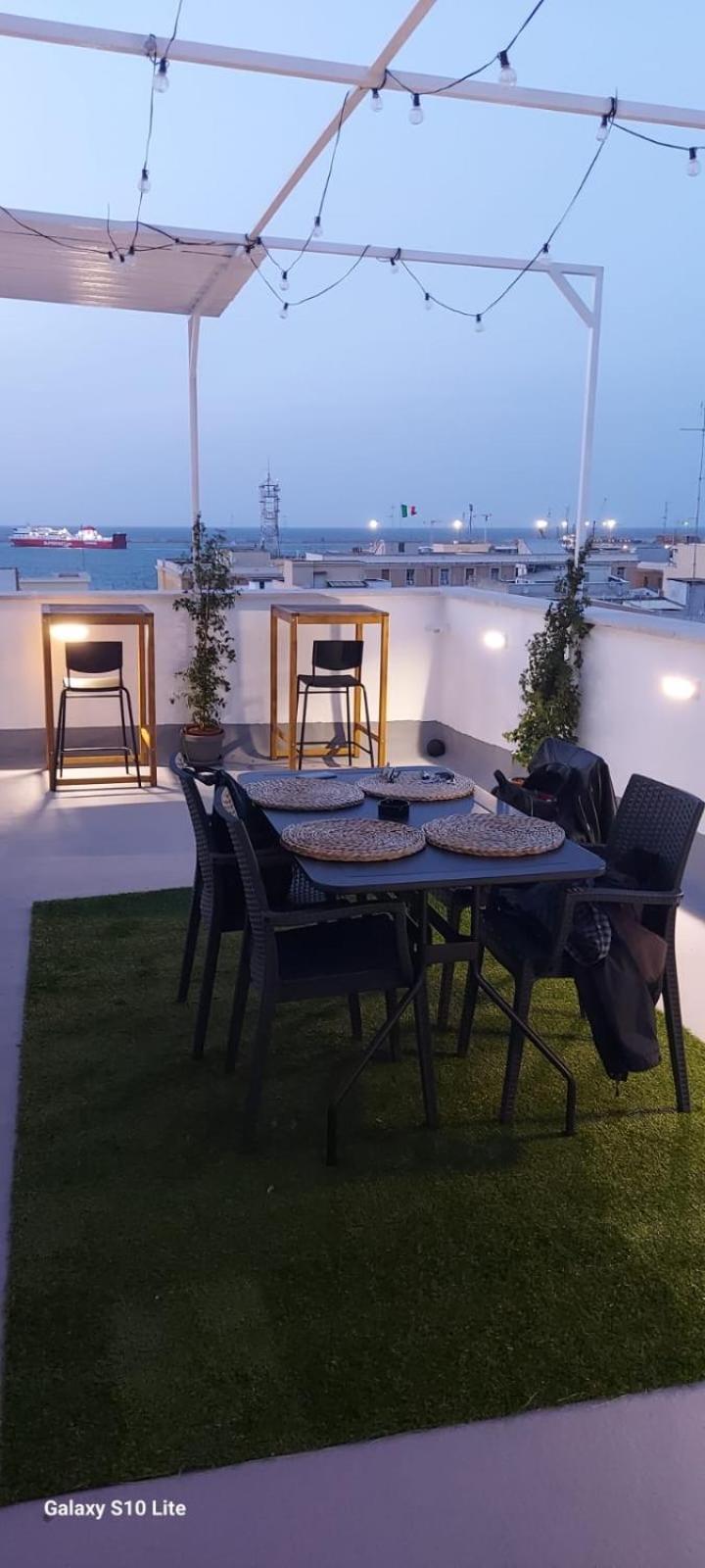 Attic8 Apartment Бари Екстериор снимка